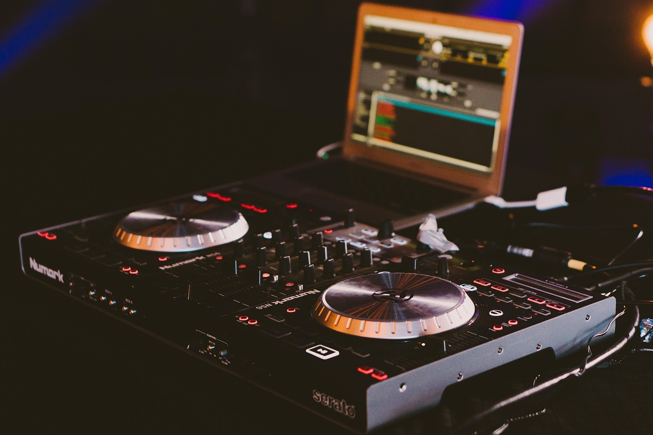 pexels-audio-1839380_1280